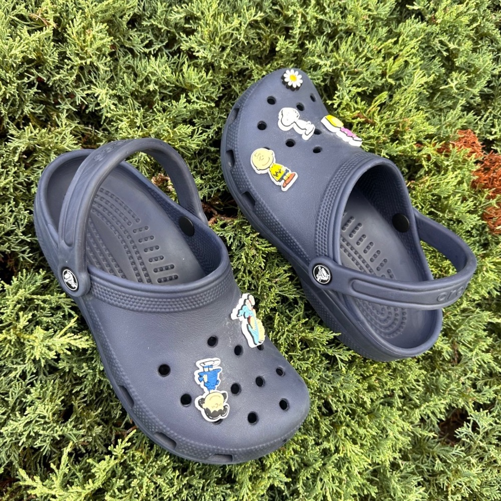 Crocs Adult Classic Clogs With Charms Size M4 W6